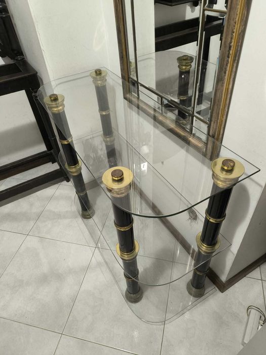 Credencia em vidro e espelho