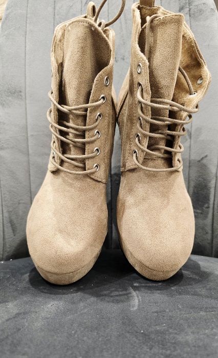 Buty na koturnie 39