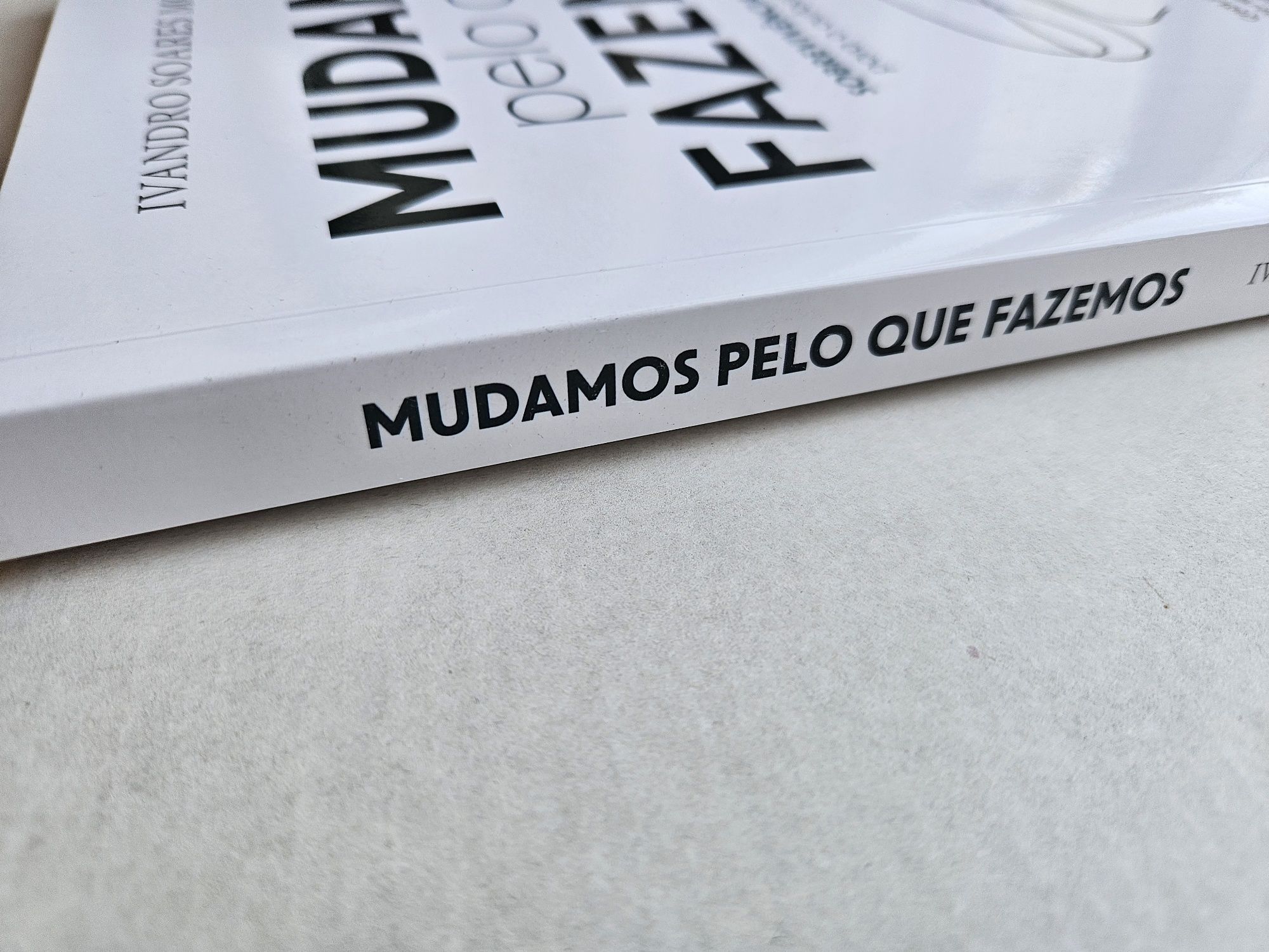 Livro Mudamos Pelo Que Fazemos Novo