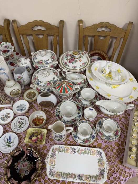 Колекційний посуд з Англіі в наявномті