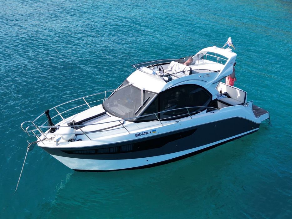 Моторная язта Galeon 300 FLY
