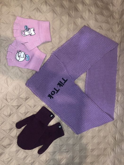 Зимова шапка чорна біла шарф рукавиці пов’язка