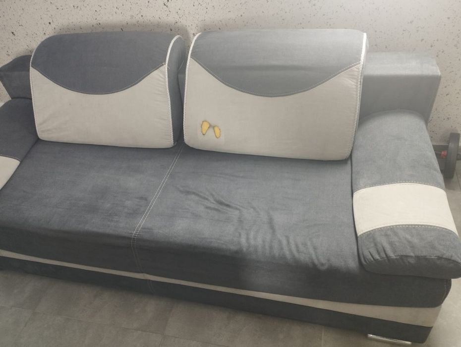 Łóżko typu tapczan z pojemnikiem na pościel