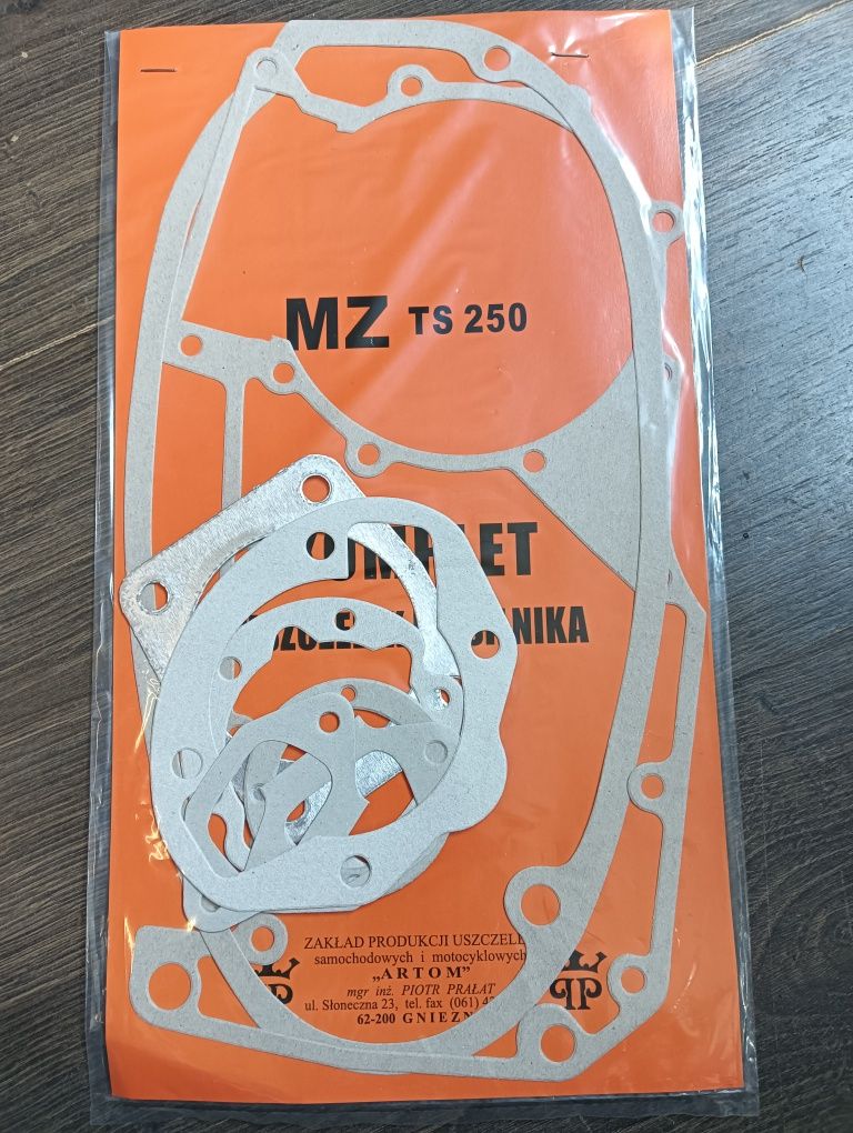 Nowy komplet uszczelek silnika MZ ts 250