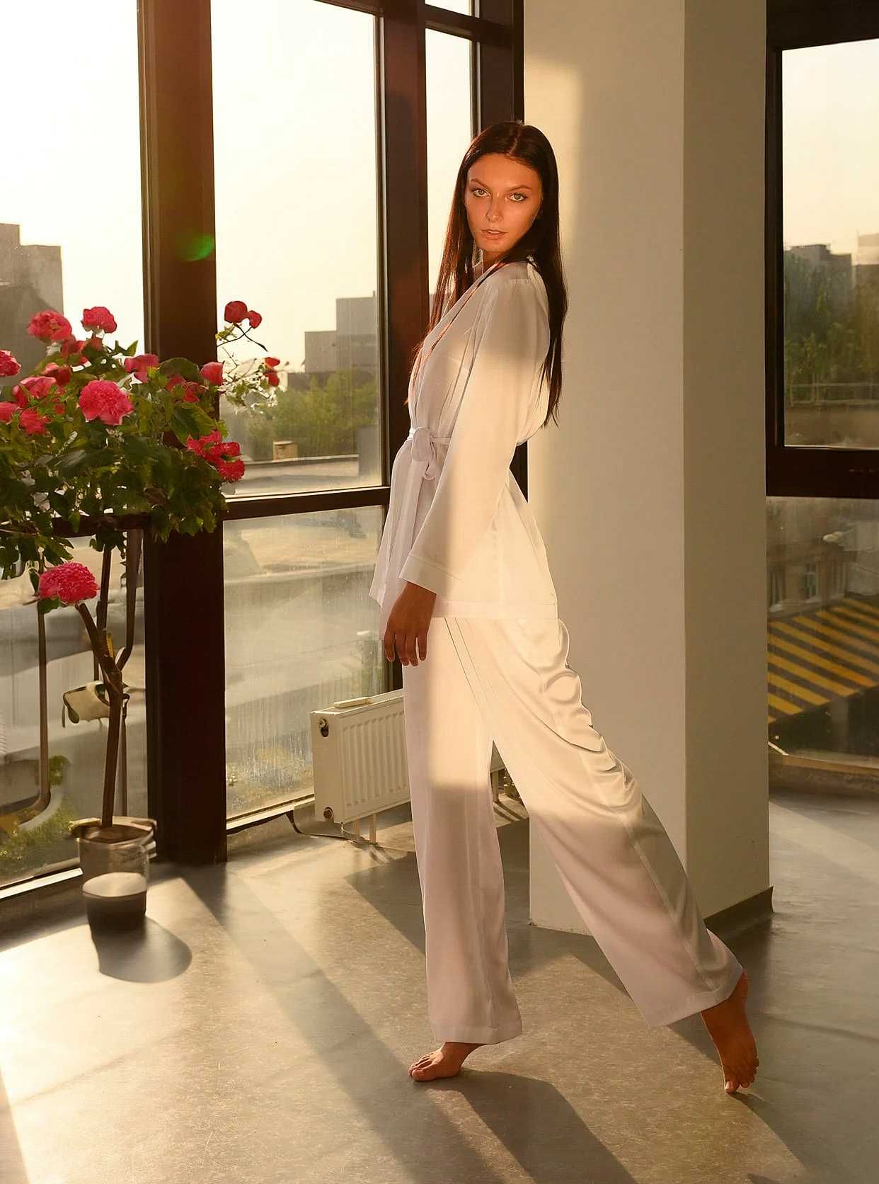 Розкішна шовкова піжама Mira&Am із сорочкою та штанами
