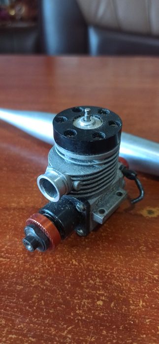 Микродвигатель внутреннего сгорания калильного зажигания