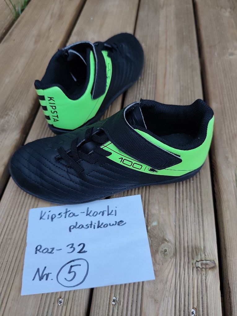 Buty dziecięce , Korki.