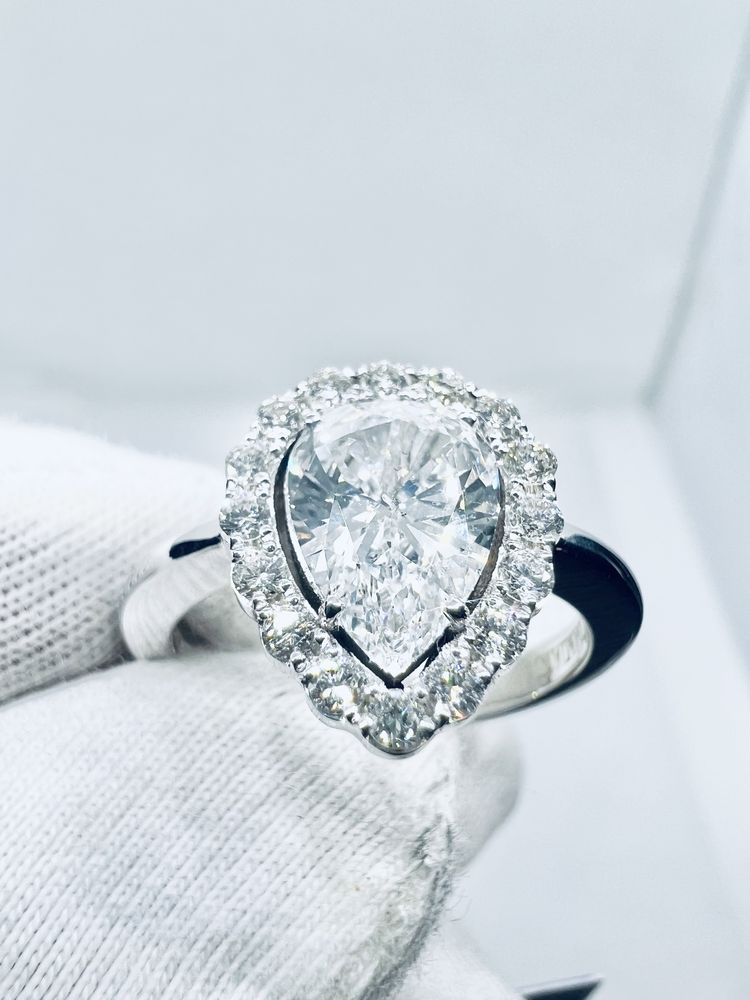 Золотое кольцо с большим бриллиантом капля 1.25 карат. 4550$