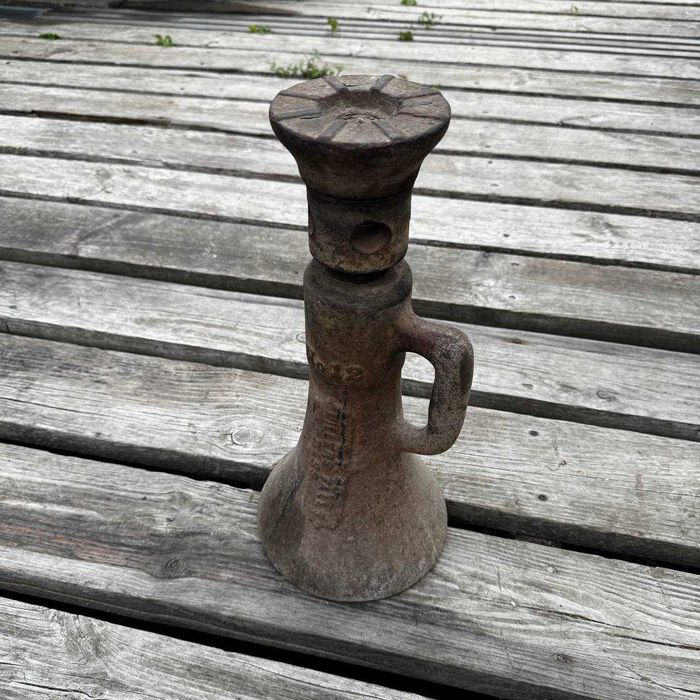 Домкрат корабельный