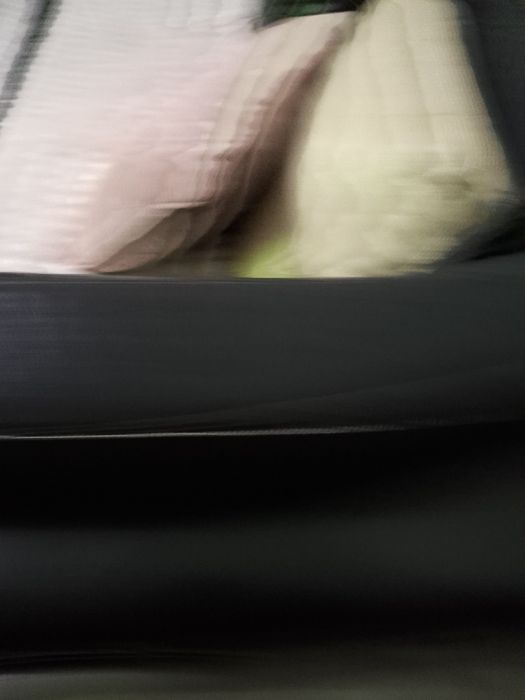 Sofá chaiselong preto dá pra separar