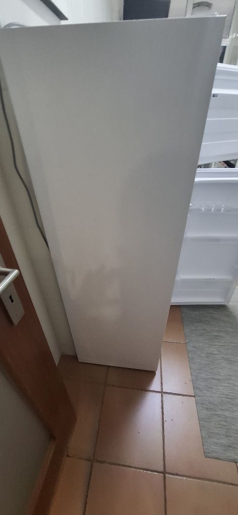 Frigorífico com congelador ainda na garantia