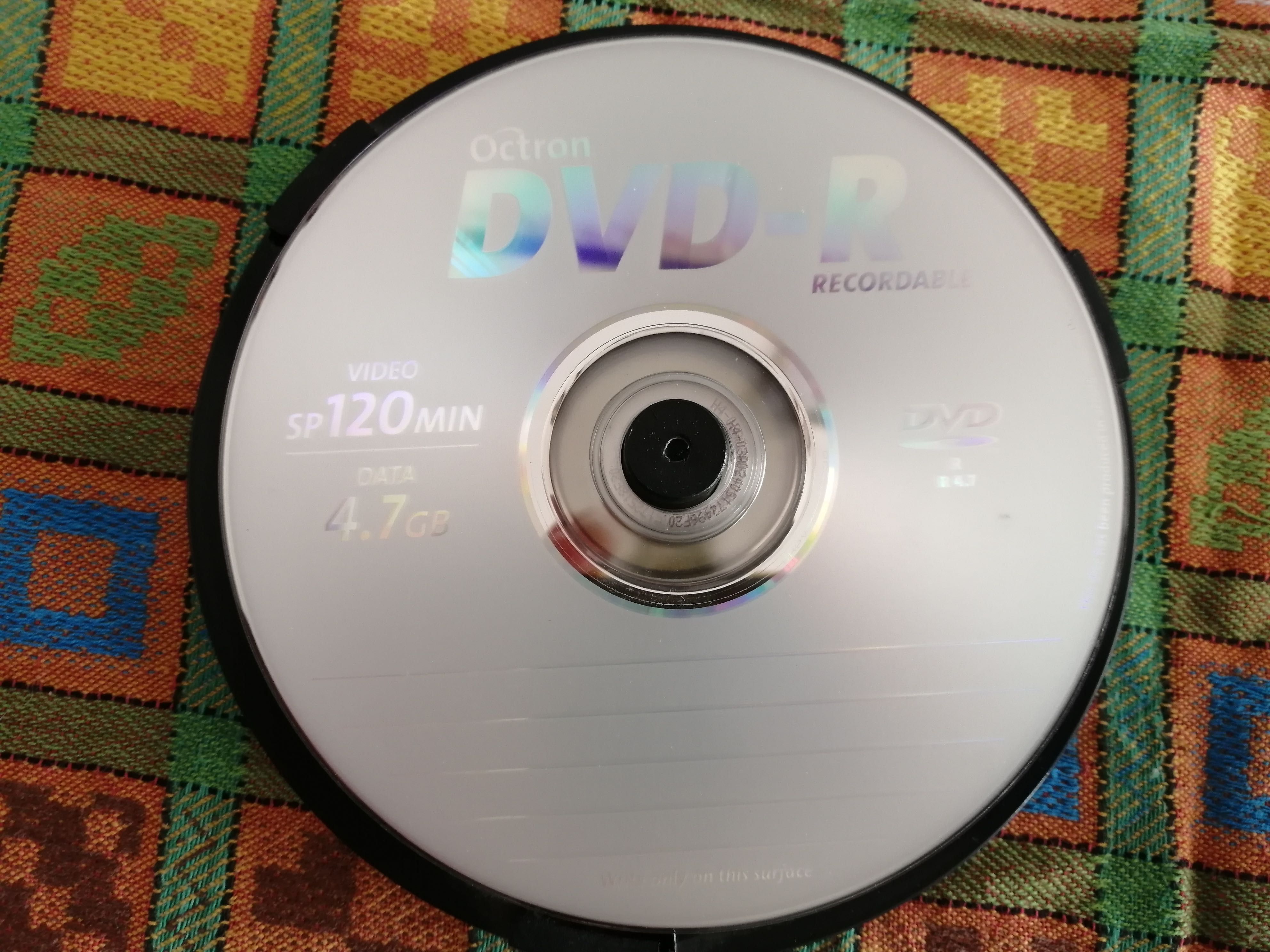 caixa com 10 DVDs regraváveis