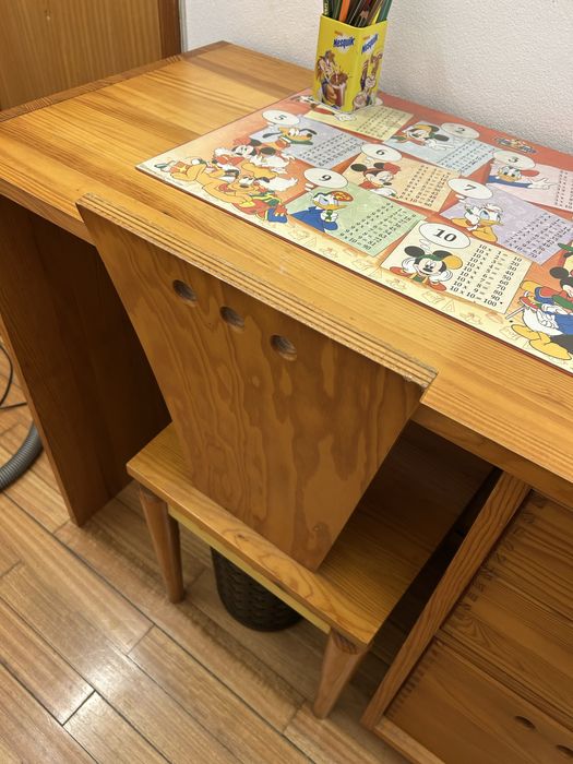 Secretária + cadeira