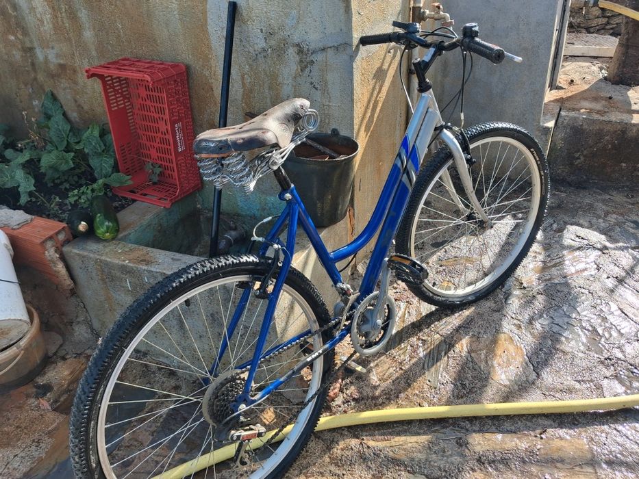 Vende-se bicicleta usada.