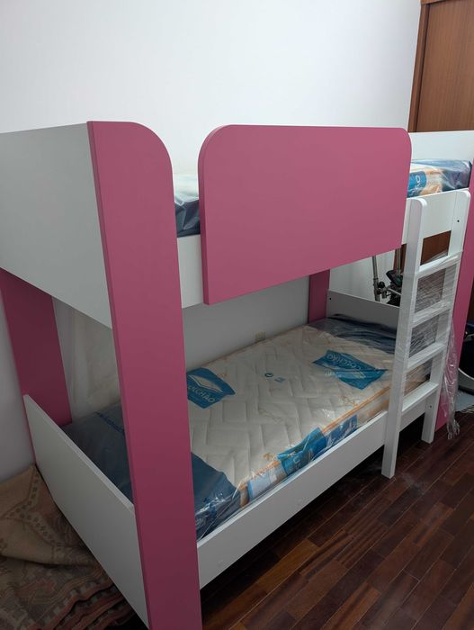 Mobília completa de criança. NOVA