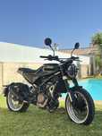 Husqvarna Svartpilen 401 de 2018 - Impecável