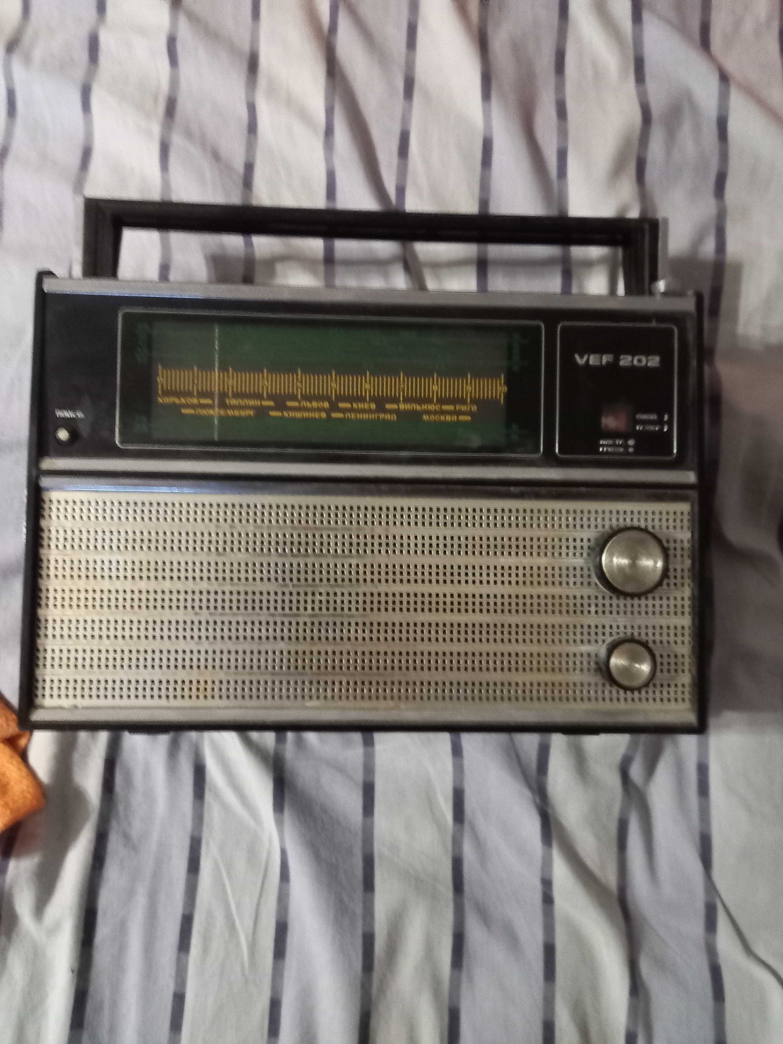 радіоприймач VEF 202 або 204