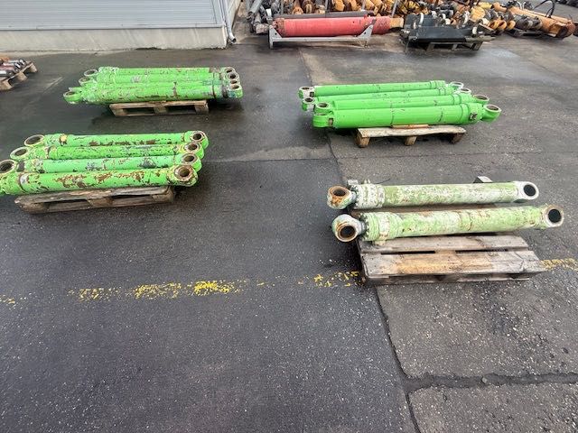 sennebogen 821 komplet siłowników do koparki przeładunkowej