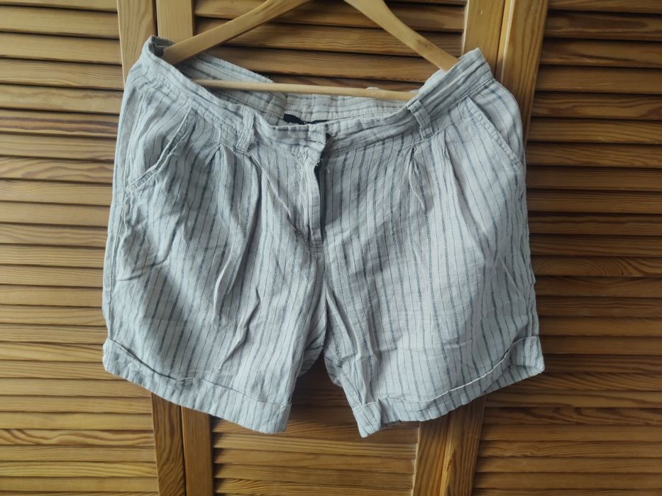 Letnie spodenki damskie len
Rozmiar 40.
W paski z kieszeniami, na suwa
