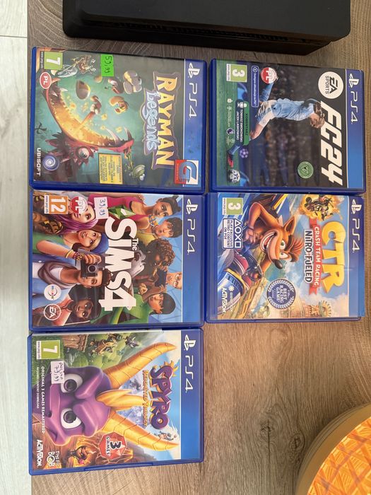 Playstation 4 , 2 pady + gry !