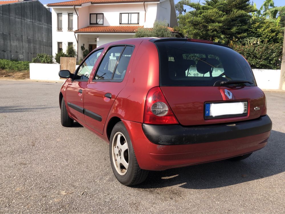 Renault Clio 1.2 2004 Gasolina - Impecavel