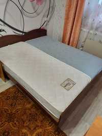 Крепкая, добротная деревянная кровать