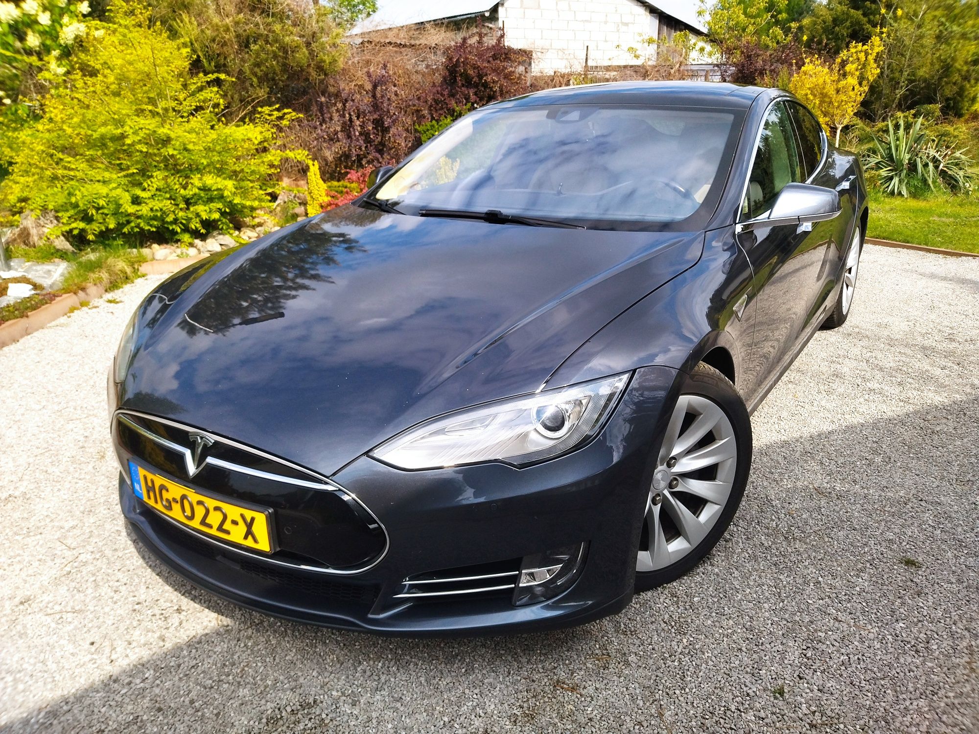 Tesla model s, 85D, legalne darmowe ładowanie, darmowy internet,422KM,