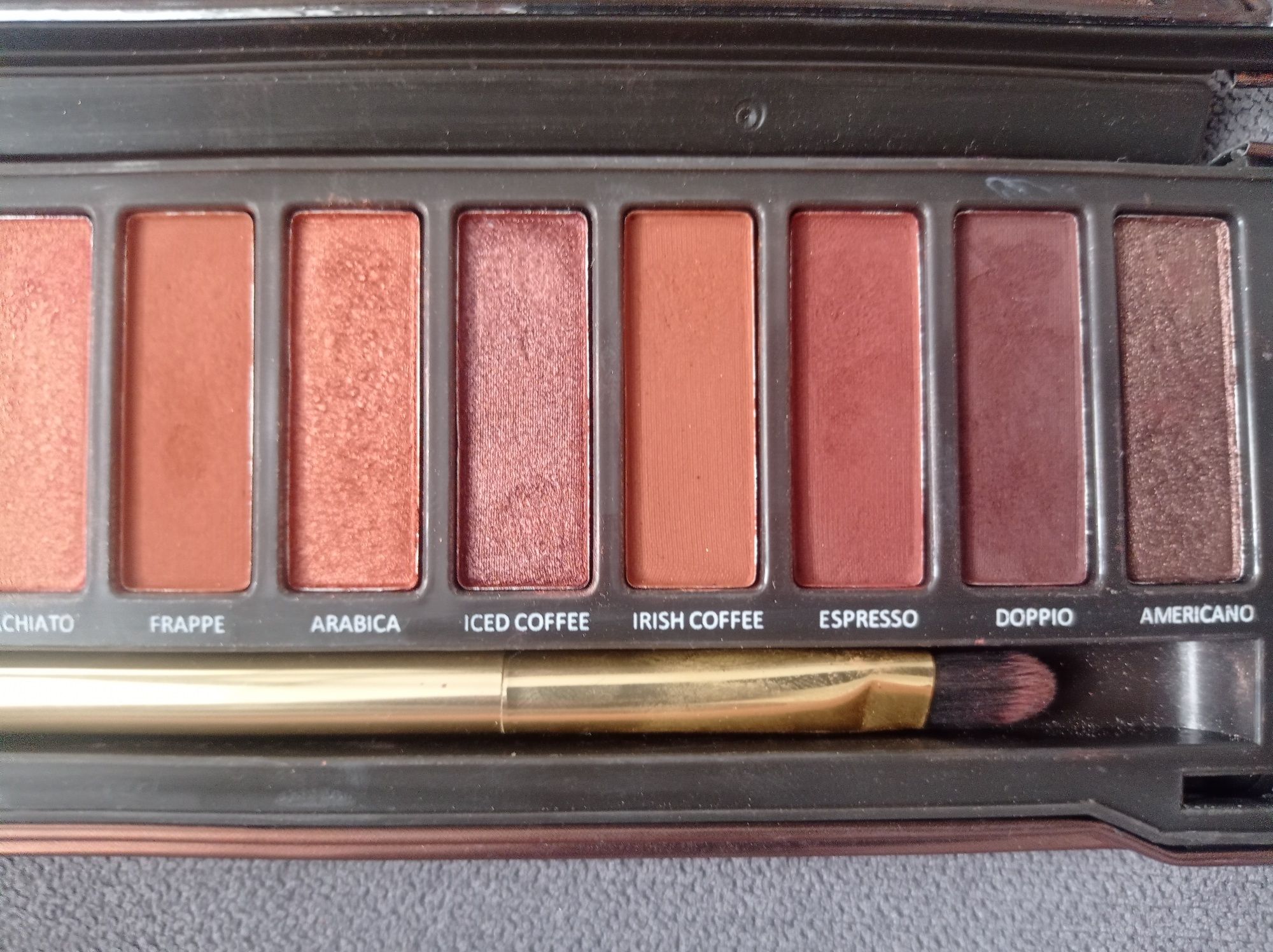 Cienie do powiek Eveline Charming Mocha