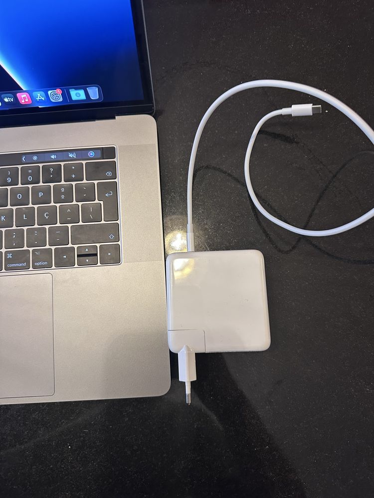MacBook Pro 15” Touch Bar i7