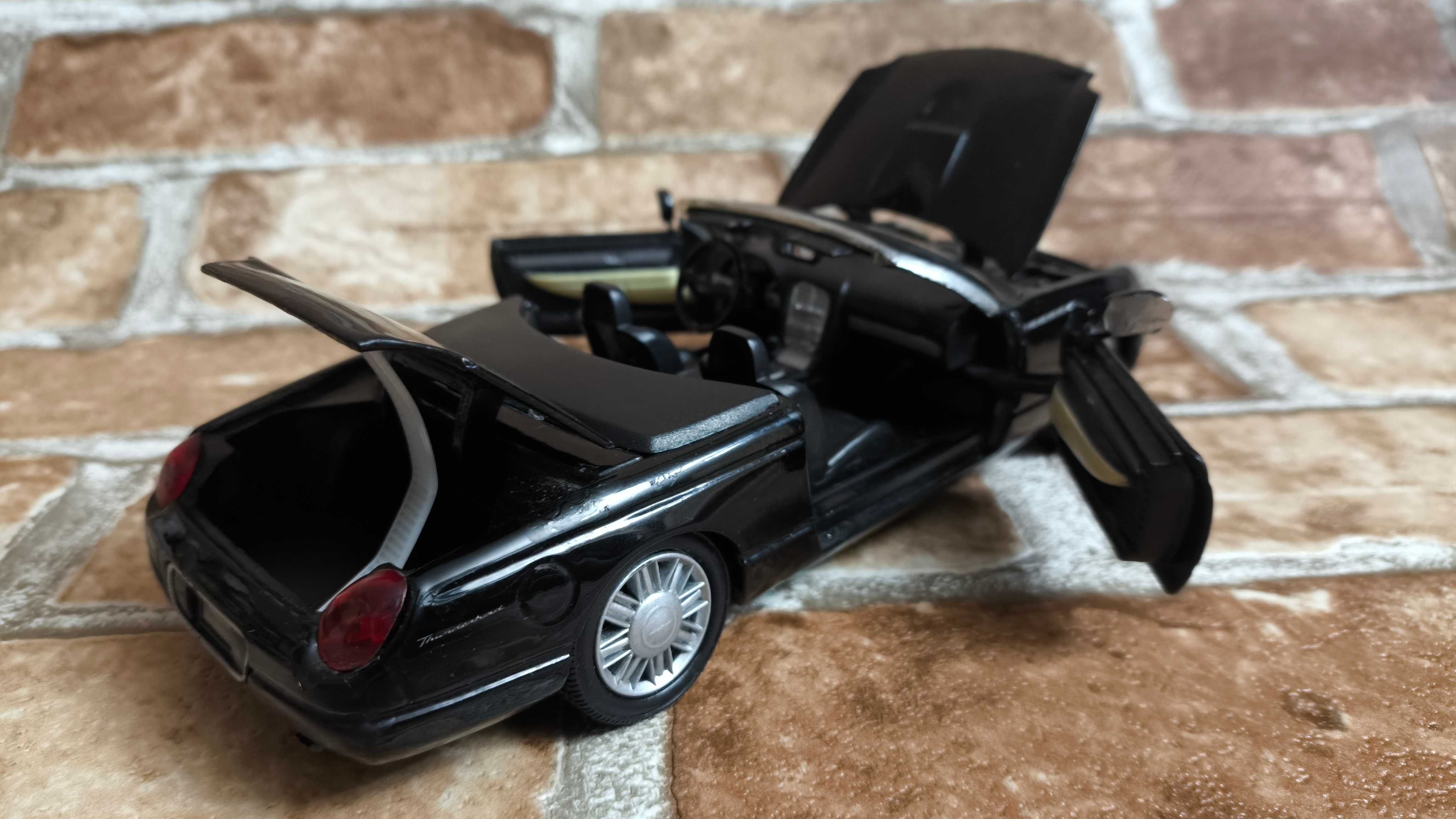 Машинка, іграшка Ford Thunderbird 2000 1:24 Motormax