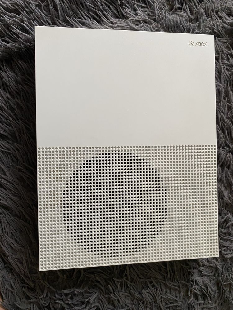 X Box One S 1 TB ( zestaw : pad, kable , 8 gier)