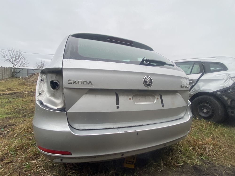 Ляда кришка багажника Skoda Superb 2 FL Шкода Суперб 2 універсал рест