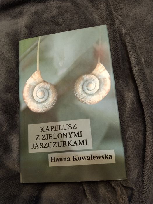 Kapelusz z zielonymi jaszczurkami Hanna Kowalewska książka