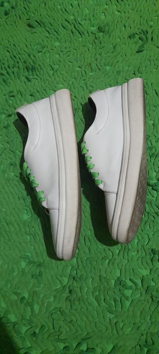 Шкіряні жіночі кросівки