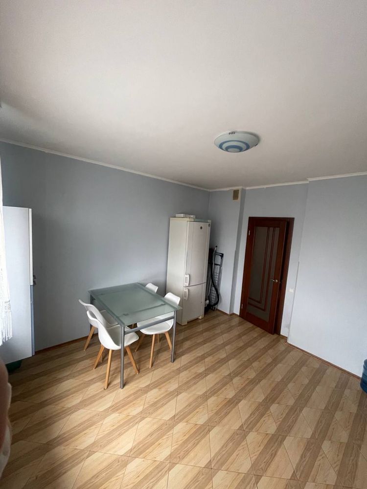Продам 2-х кімнатну квартиру М.Лагунової 18б