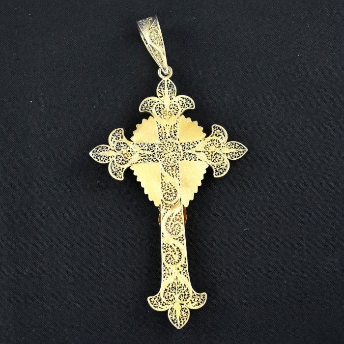 Cruz com Cristo Crucificado em Filigrana de prata dourada e esmaltes