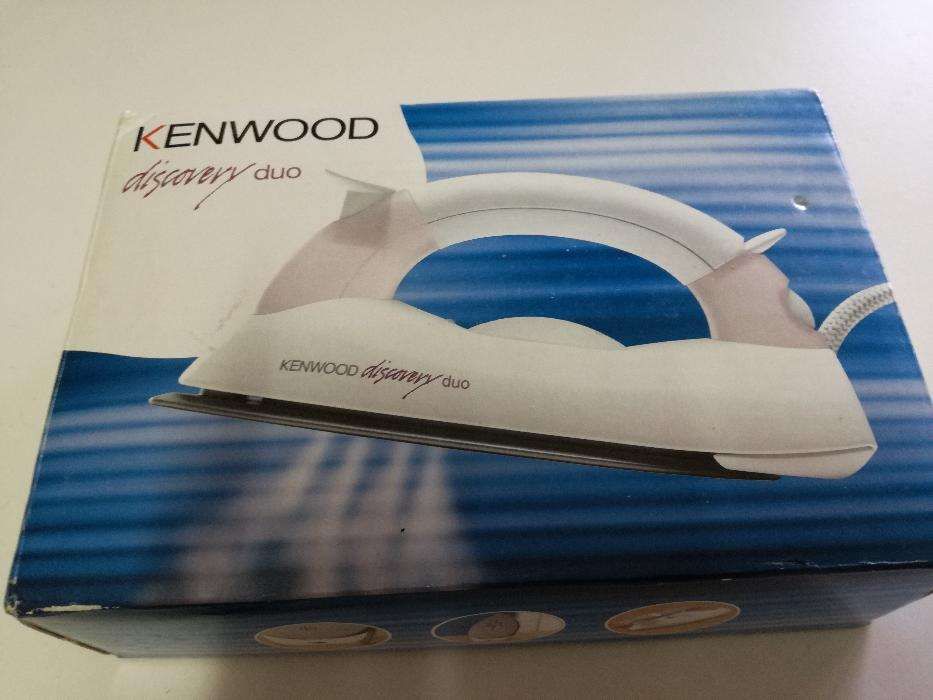 Ferro de viagem a vapor da marca kenwood