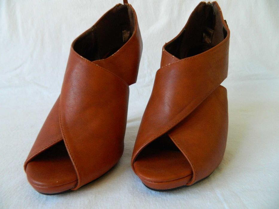 Czółenka ( botki ) rude odkryte palce rozm. 38