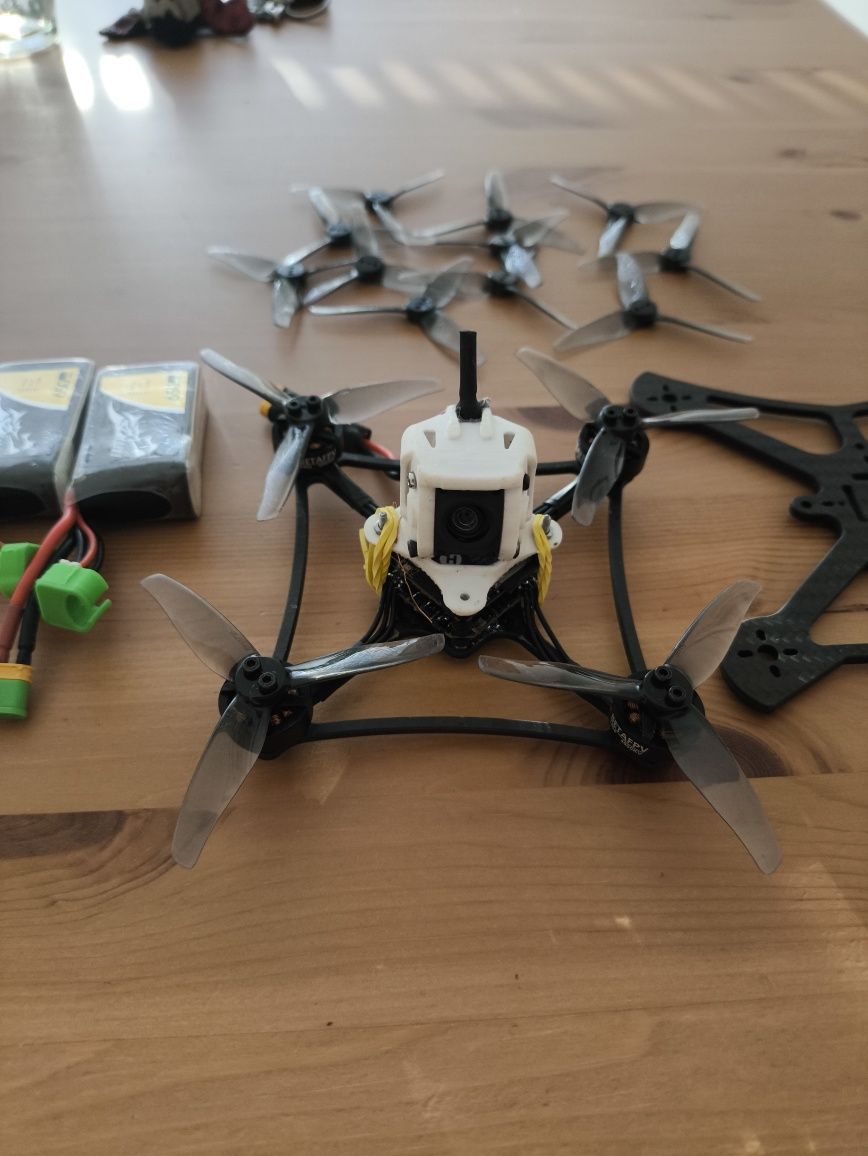 Dron fpv toothpick 3" DJI o4 lite 3s 1404 freestyle 3 cale elrs