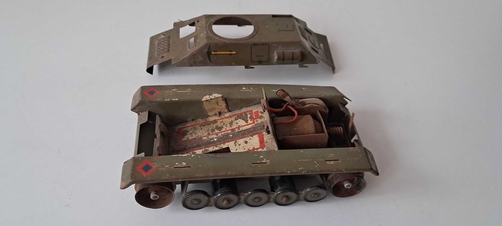 Czołg RS 51 blaszana stara zabawka T34 RS51