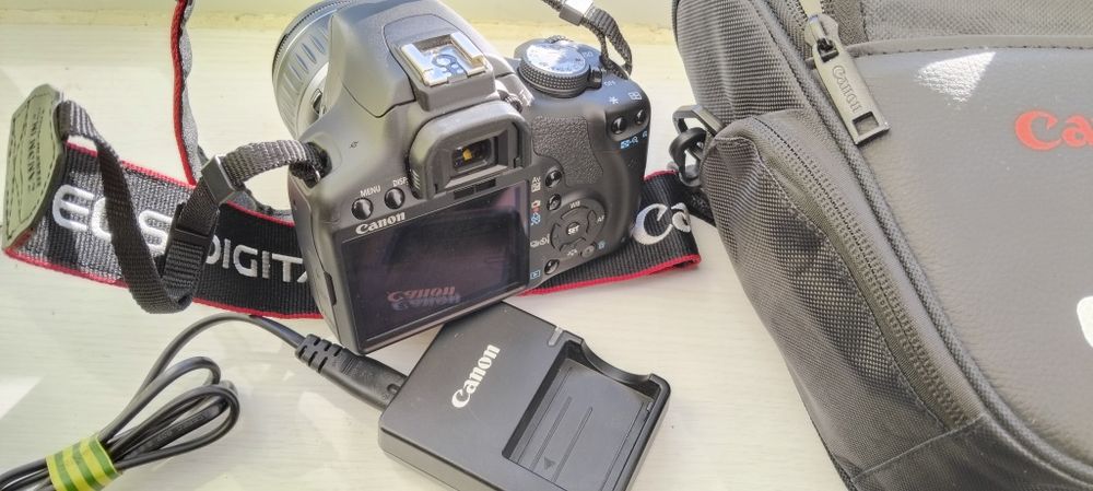 Зеркальный фотоаппарат Canon 500D