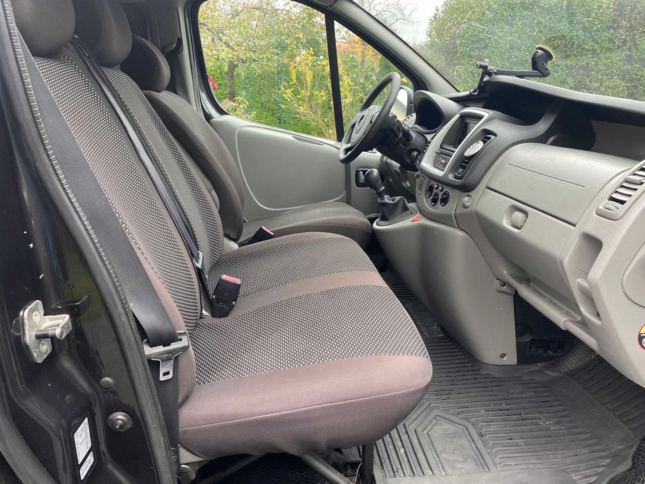 Opel Vivaro 2.5 CDTI 147 KM Oryg.Brygadówka  6-Cio Osobowy Zadbany PL