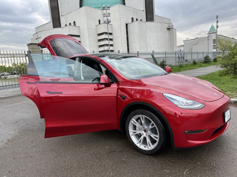 Tesla Model Y 2023