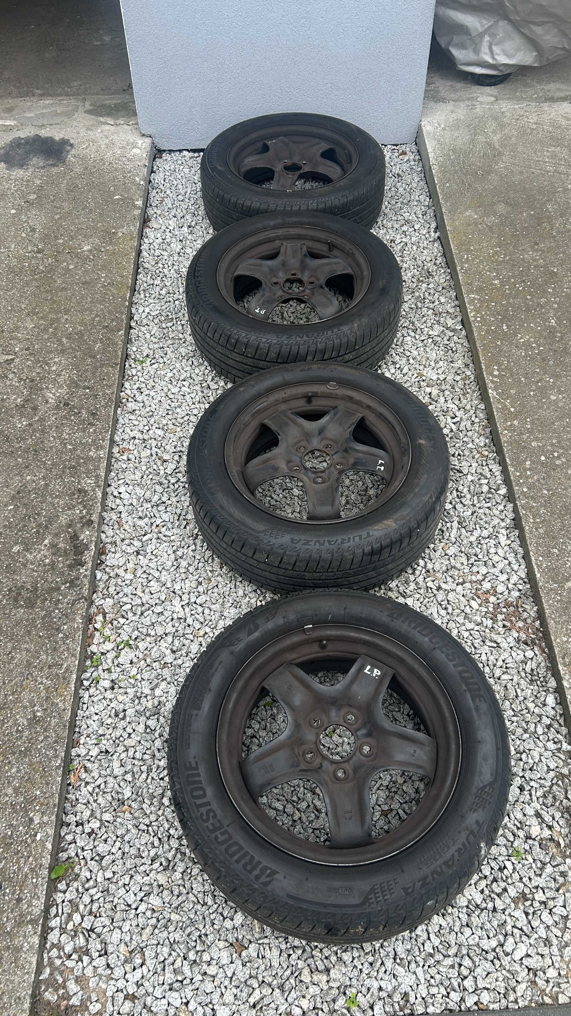 Komplet kół zimowych Bridgestone 205/55 R16 na felgach stalowych 5x110