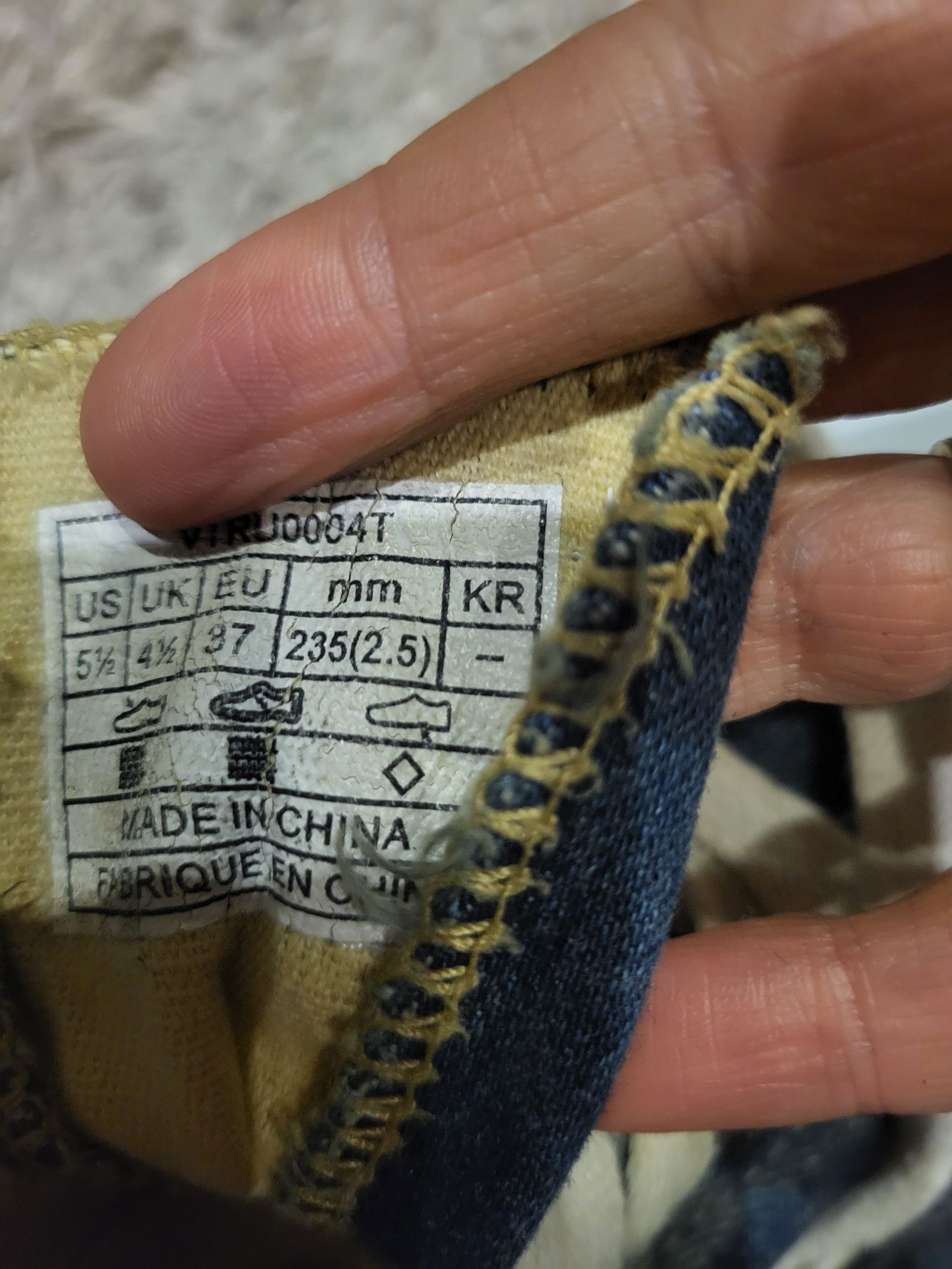 Trampki Levis r. 37