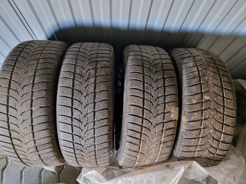 Opony zimowe kompletne z felgami 205/55 R16 /Audi A-4.