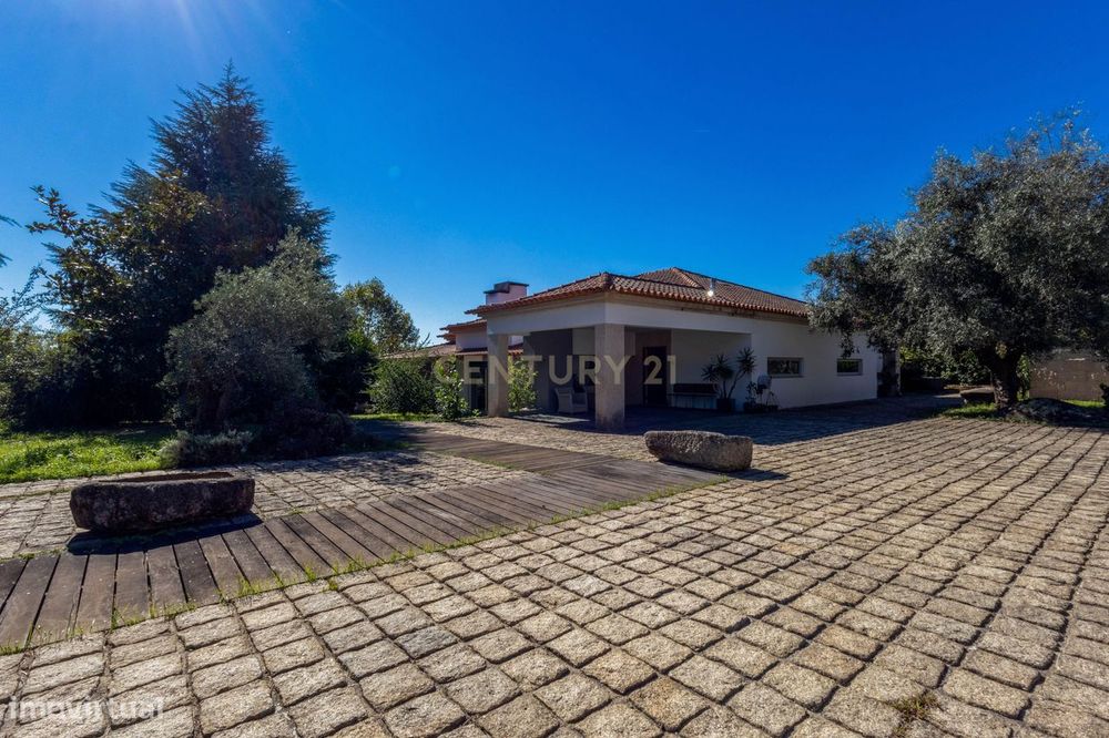 Quinta Exclusiva em Penafiel — Charme e Conforto com Piscina Interior