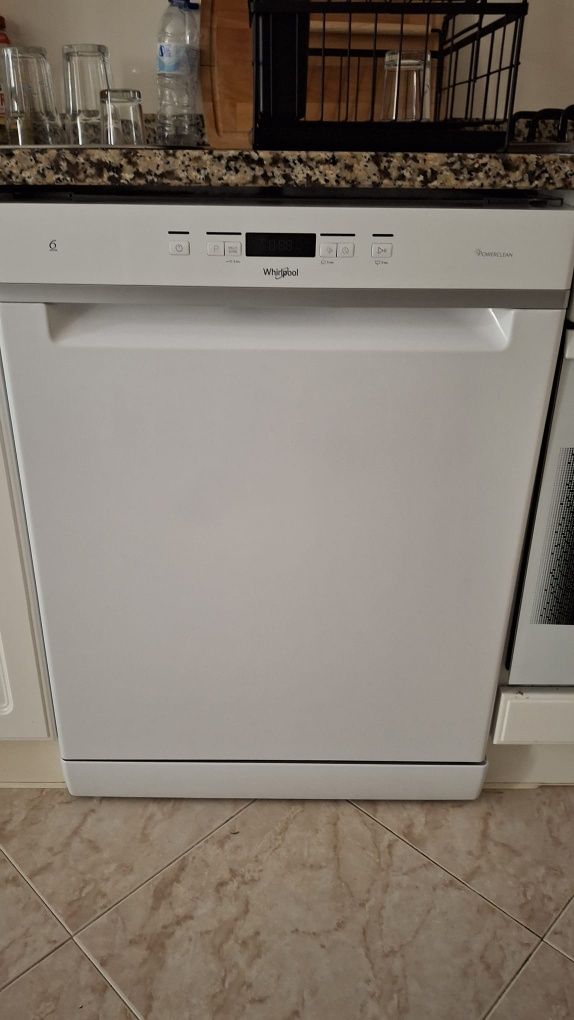 Para venda maquina lavar loiça Whirlpool praticamente nova