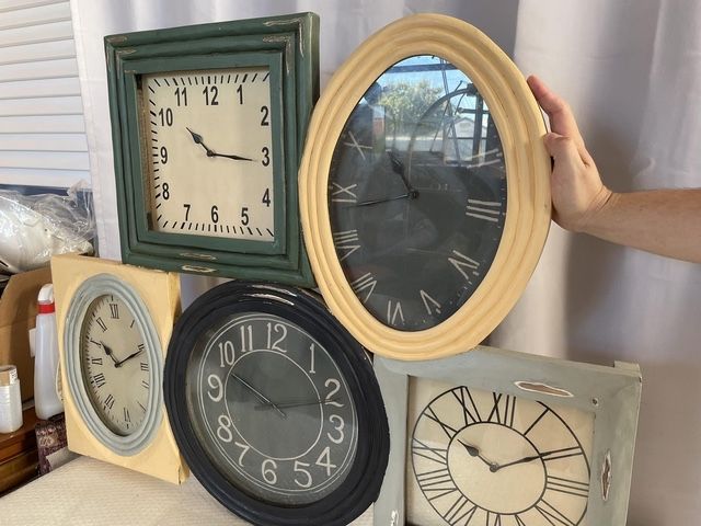 Relógios de parede com apontamentos vintage