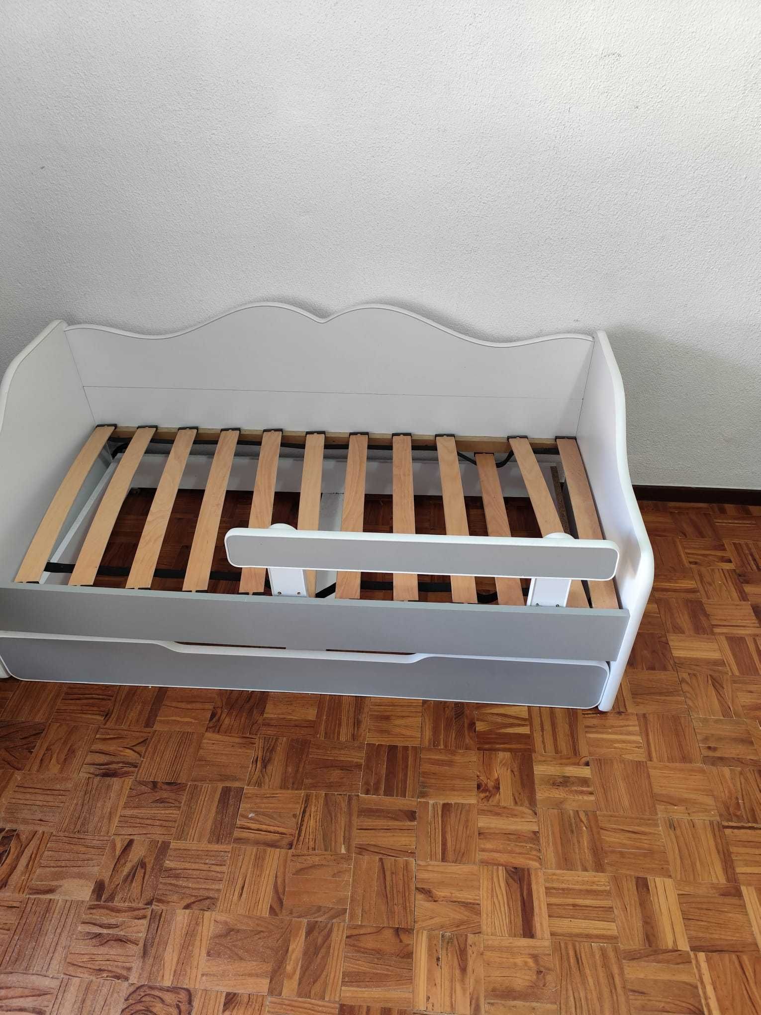 Cama infantil para crianças de 3 a 6 anos.